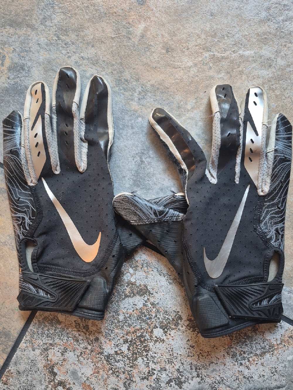 Nike Vapor JET FOOTBALL Training Gloves with Swoosh Accents
